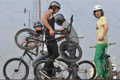 BMX Dirt Jumping - przed Akwarium Gdynskim na Molo...