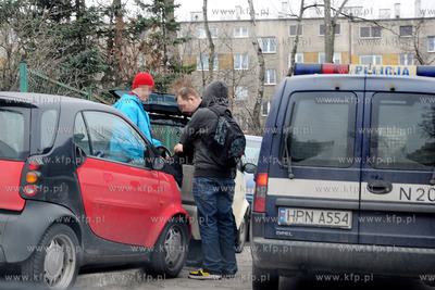 Gdynia ul. Traugutta (okolice szkol srednich)  policjant...