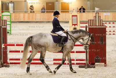 Pierwszy dzien Halowych Regionalnych Zawodow w Skokach...