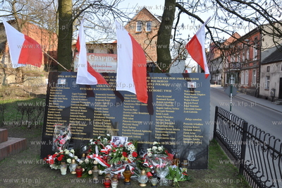 Koscierzyna - pamiatkowa tablica poswiecona ofiarom...