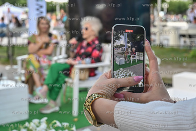 Sopot. Skwer Kuracyjny. Kawiarnia Koło Molo. BNP Paribas...