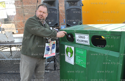 W Gdansku na Targu Weglowym ponad 400 dzieci z wzielo...