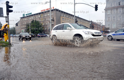 Gdansk podczas ulewy. Nz zalane skrzyzowanie 3 Maja...