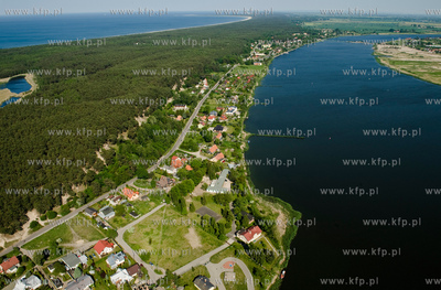 Gdansk z lotu ptaka. Po lewej Wyspa Sobieszewska, po...