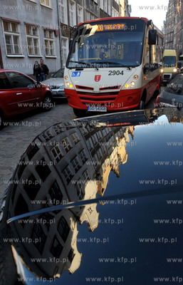 Linia autobusowa 100, ktora mieszkancy i turysci moga...