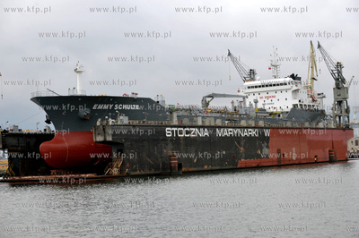 Tankowiec Emmy Schulte w doku Stoczni Marynarki Wojennej...