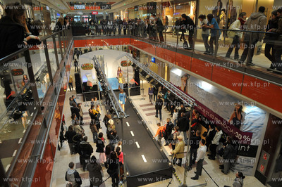 Pokaz mody w centrum handlowym Galeria Bałtycka w...