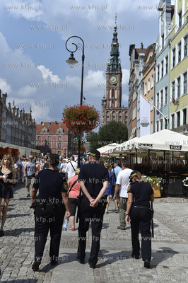 Patrol straży miejskiej na Długim Targu w Gdańsku....