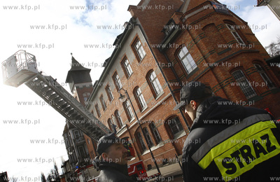 Sopot. Cwiczebna ewakuacja poczty przy ul. Kosciuszki....