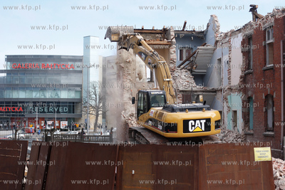 Gdansk. Rozbiorka kamienicy na skrzyzowaniu ul. Slowackiego...