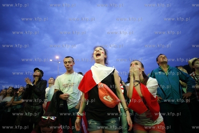 Gdansk. Mistrzostwa europy w pilce noznej. Kibice ogladaja...