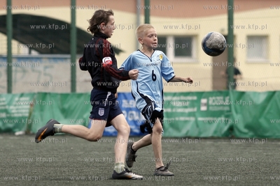 Gdansk Zaspa. Pilkarski turniej dzikich druzyn Do przerwy...