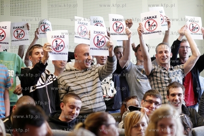 Uniwersytet Gdanski. Debata o zwiazkach partnerskich....