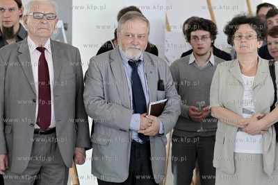 Uroczystosc prezentacji efektu pracy studentow i profesorow...