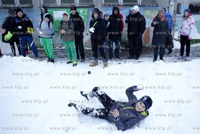 Gdansk Zaspa. Pilkarski turniej dzikich druzyn Do przerwy...