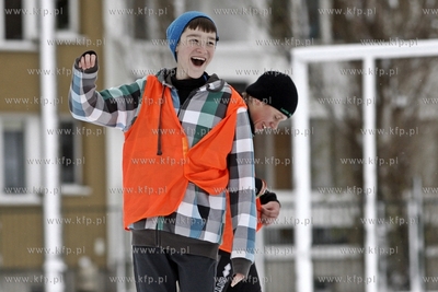 Gdansk Zaspa. Pilkarski turniej dzikich druzyn Do przerwy...