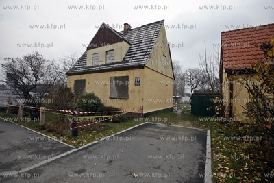Wyburzanie domow przy ul.Uczniowskiej 23 i 27 w Gdansku...