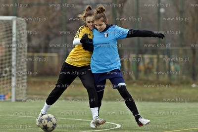 Gdansk Zaspa. Pilkarski turniej dzikich druzyn Do przerwy...