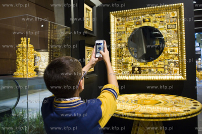 Europejskie Centrum Solidarności. Wystawa prac bursztynnika...