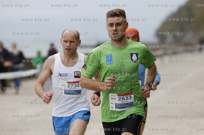 Gdynia. Bieg Europejski. Nz. biegacze na bulwarze nadmorskim.
07.05.2017
fot....