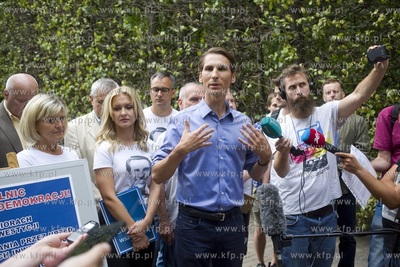 Park Oliwski. Konferencja Kacpra Płażyńskiego, kandydata...