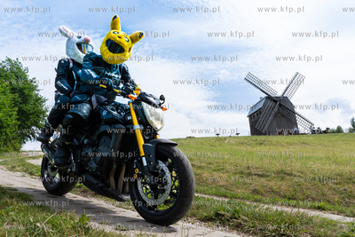 Wiatrak koźlak w Ręboszewie na górze Sobótka. 01.07.2023...