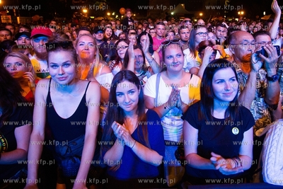 Gdańsk, Targ Węglowy.  Koncert Mesajah i pokaz laserowy...