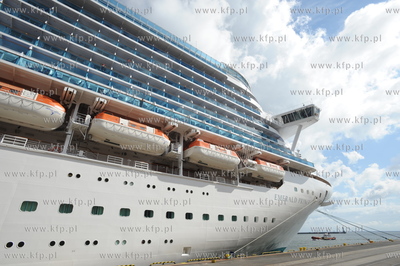 Wycieczkowiec Emerald Princess jest najwiekszym statkiem...