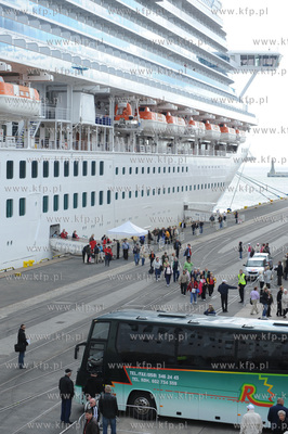 Wycieczkowiec Emerald Princess jest najwiekszym statkiem...