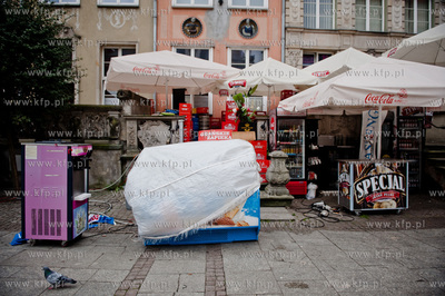 Gdansk. Dlugi Targ. Jesienna pogoda na ulicach Starego...