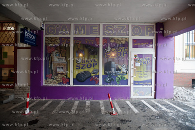 Gdansk. Sklep Game Szop przy Alei Grunwaldzkiej. Zamkniety...