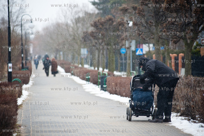 Nieprzyjemna, niezachecajaca do spacerow, zimowa pogoda...