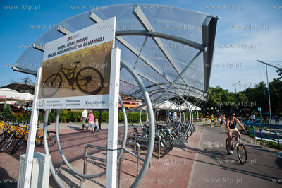 Gdansk. Wakacyjny, sloneczny dzien na plazy w Brzeznie.
Nz...