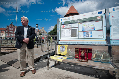 Gdansk. Pobrzeze Rybackie. Konferencja prasowa poprzedzająca...