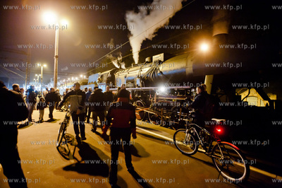 Gdansk. Dworzec Glowny PKP. Turystyczny pociag niemiecki...
