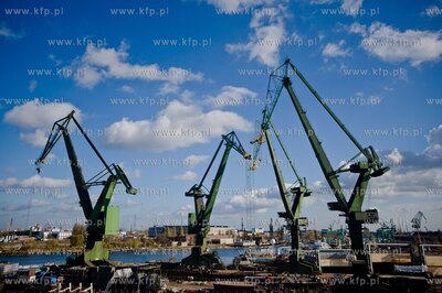Stocznia Gdanska. Przekazanie wylaczonego z uzytku...