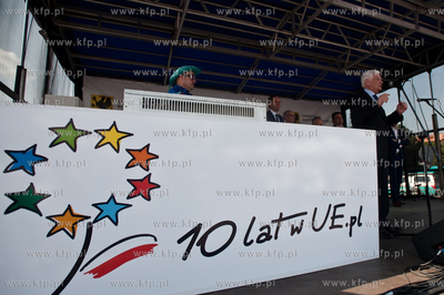 Gdansk. Targ Weglowy. Wielki Festyn Rodzinny, swietujacy...