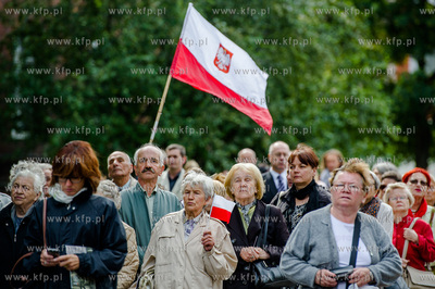 Gdansk. Msza Swieta na placu Obroncow Poczty Polskiej...
