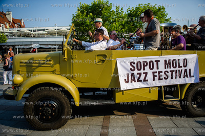 Sopot. Parada towarzyszaca Molo Jazz Festival 2015.
08.08.2015
fot....