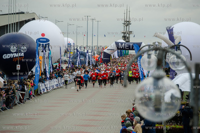 Gdynia. Skwer Kosciuszki. Start Biegu Niepodleglosci....
