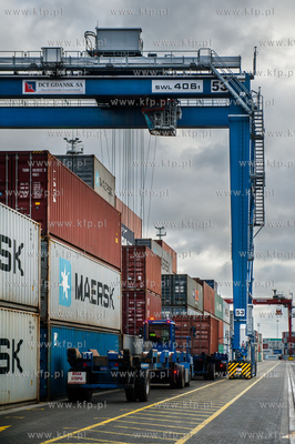 Gdańsk. Terminal kontenerowy DCT. 04.12.2017 fot....
