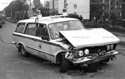 Wypadek karetki pogotowia marki fiat 125p na ul. Kartuskiej...