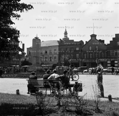 Rynek i pomnik w Koscierzynie na Kaszubach. 06.1966...