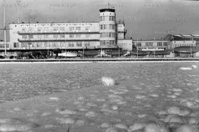 Skuty lodem basen żeglarski im. Generała Zaruskiego...