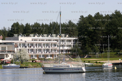 Przystan nad jeziorem Golun w Goluniu 10.05.2006
Fot....