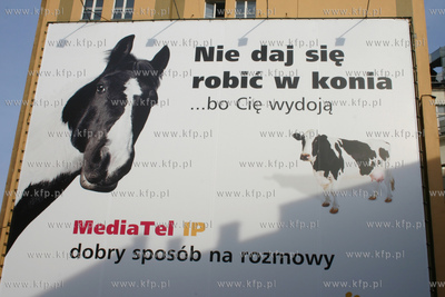 Biolboard reklamujacy uslugi telekomunikacujne na jednum...