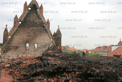 Poczatek remontu kosciola sw. Katarzyny. Pierwszym...