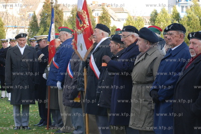 Swieto Niepodleglosci na francuskim cmentarzu wojskowym...