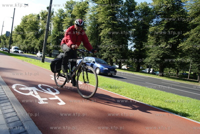 Rowerem po Gdansku. Sciezka rowerowa przy al. Grunwaldzkiej.
10.07.2009
fot....