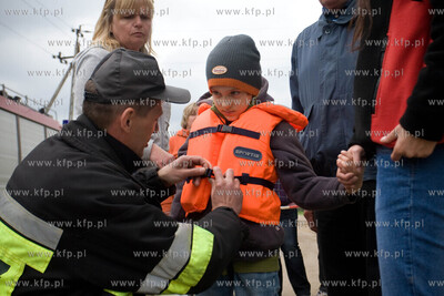 Borek NZ Strazacy pomagaja powodzianom.  28.05.2010...